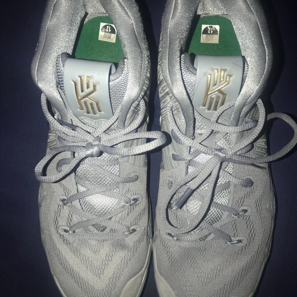 Basketball shoes kyrie 4’s